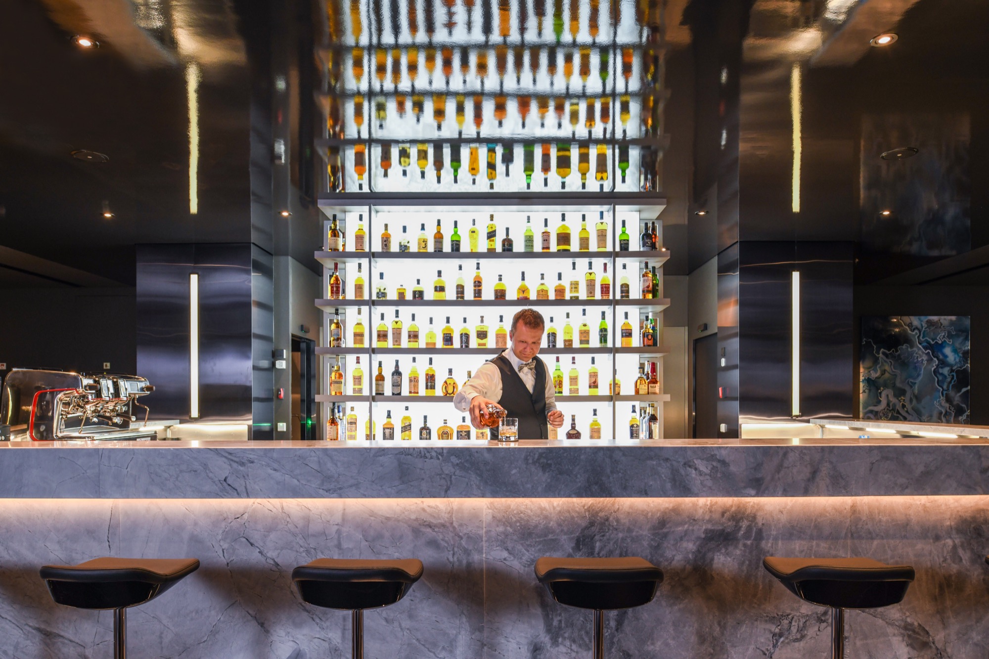 Scenic Eclipse - Scenic Bar - 4.jpg